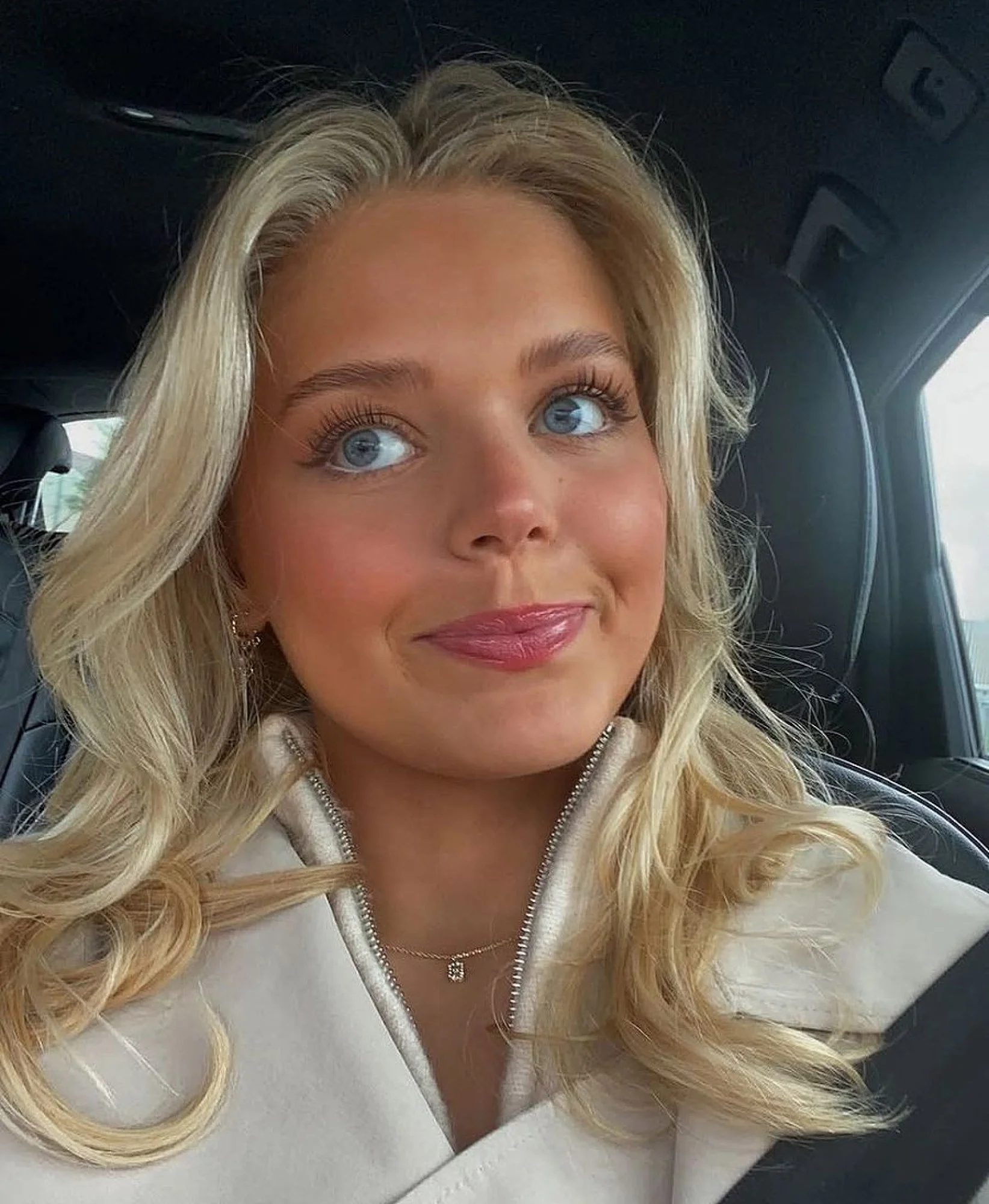 Мадина, 22 лет, 169 см, 1